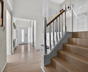 NA PREDAJ! 8 izbový dvojgeneračný poschodový rodinný dom v Tomášove