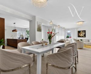 NA PREDAJ! 8 izbový dvojgeneračný poschodový rodinný dom v Tomášove