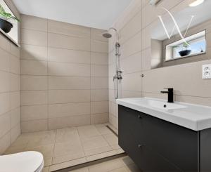 NA PREDAJ! 8 izbový dvojgeneračný poschodový rodinný dom v Tomášove