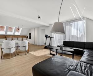 NA PREDAJ! 8 izbový dvojgeneračný poschodový rodinný dom v Tomášove