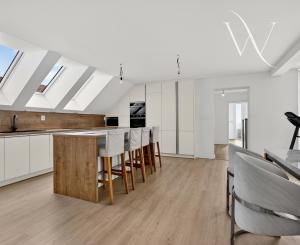 NA PREDAJ! 8 izbový dvojgeneračný poschodový rodinný dom v Tomášove