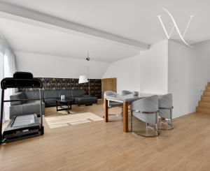 NA PREDAJ! 8 izbový dvojgeneračný poschodový rodinný dom v Tomášove