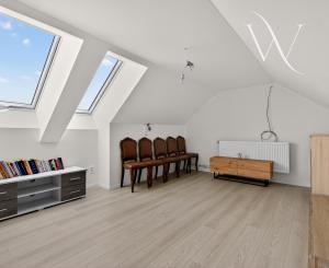 NA PREDAJ! 8 izbový dvojgeneračný poschodový rodinný dom v Tomášove