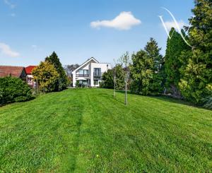 NA PREDAJ! 8 izbový dvojgeneračný poschodový rodinný dom v Tomášove