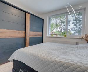 HRUBÁ BORŠA, OKR. SENEC - NA PREDAJ 4 izbový byt s vlastným kúrením a garážou.