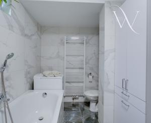 HRUBÁ BORŠA, OKR. SENEC - NA PREDAJ 4 izbový byt s vlastným kúrením a garážou.