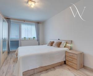 HRUBÁ BORŠA, OKR. SENEC - NA PREDAJ 4 izbový byt s vlastným kúrením a garážou.