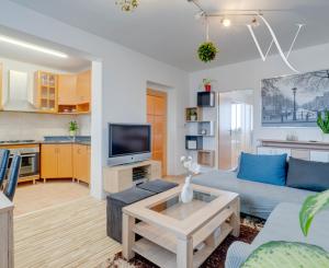 HRUBÁ BORŠA, OKR. SENEC - NA PREDAJ 4 izbový byt s vlastným kúrením a garážou.