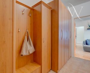 HRUBÁ BORŠA, OKR. SENEC - NA PREDAJ 4 izbový byt s vlastným kúrením a garážou.