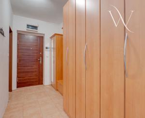 HRUBÁ BORŠA, OKR. SENEC - NA PREDAJ 4 izbový byt s vlastným kúrením a garážou.