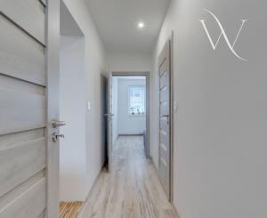 HRUBÁ BORŠA, OKR. SENEC - NA PREDAJ 4 izbový byt s vlastným kúrením a garážou.