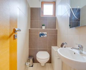 SENEC – NA PREDAJ EXKLUZÍVNY 3 + 1 PODKROVNÝ  BYT  – JEDINEČNÝ PRIESTOR NA PEŠEJ ZÓNE.