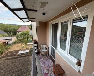 Na predaj 2,5-izbový byt s balkónom a záhradkou - Záriečie