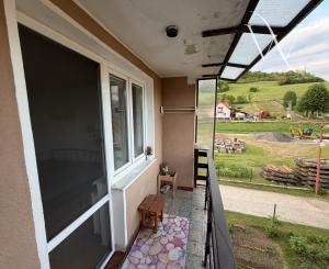 Na predaj 2,5-izbový byt s balkónom a záhradkou - Záriečie