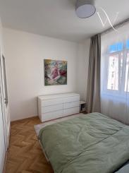 Na prenájom velký 2- Izbový byt,  Palisády, parkovanie