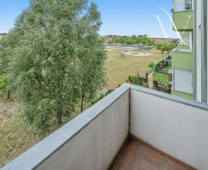 NA PREDAJ! Veľký 2-izbový byt s parkovacím státím v Hrubej Borši