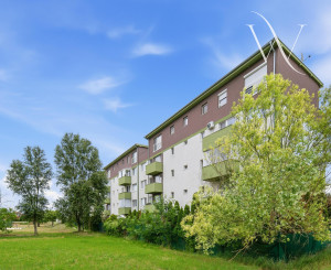 NA PREDAJ! Veľký 2-izbový byt s parkovacím státím v Hrubej Borši