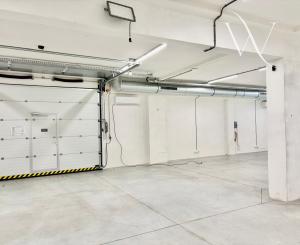 Na prenájom výrobno-skladový priestor  v Bratislave. - 930m2 - BRATISLAVA III. - Kramáre