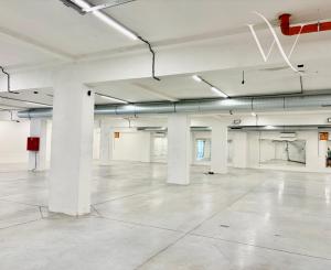 Na prenájom  priestor  v Bratislave. - 930m2 - BRATISLAVA III. - Kramáre