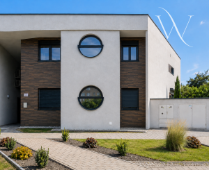 Na predaj výnimočný 3-izbový byt s 94 m² predzáhradkou, parkovaním a možnosťou dvoch garáží v Dunajskej Strede
