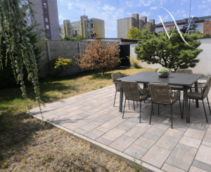 Na predaj výnimočný 3-izbový byt s 94 m² predzáhradkou, parkovaním a možnosťou dvoch garáží v Dunajskej Strede