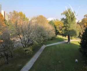 Na PRENÁJOM slnečný 1 izbový byt (44 m2) s veľkým  balkónom, Bratislava Petržalka