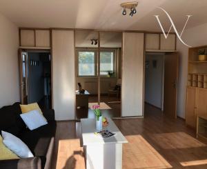 Na PRENÁJOM slnečný 1 izbový byt (44 m2) s veľkým  balkónom, Bratislava Petržalka