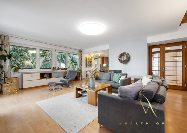 • VIDEO •  5 izbový luxusný rodinný dom v Senci na predaj, s bazénom a v centre mesta