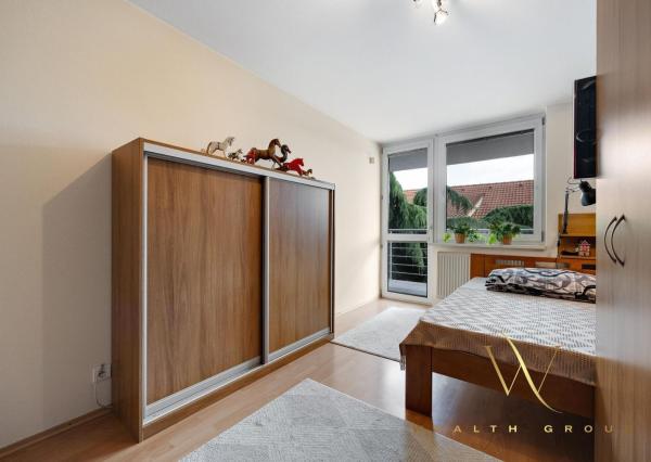 • VIDEO •  5 izbový luxusný rodinný dom v Senci na predaj, s bazénom a v centre mesta