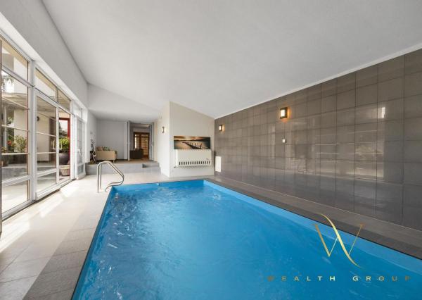 • VIDEO •  5 izbový luxusný rodinný dom v Senci na predaj, s bazénom a v centre mesta