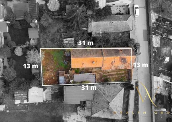 REZERVOVANÉ Pozemok so starším rodinným domom priamo v centre mesta Senec na predaj