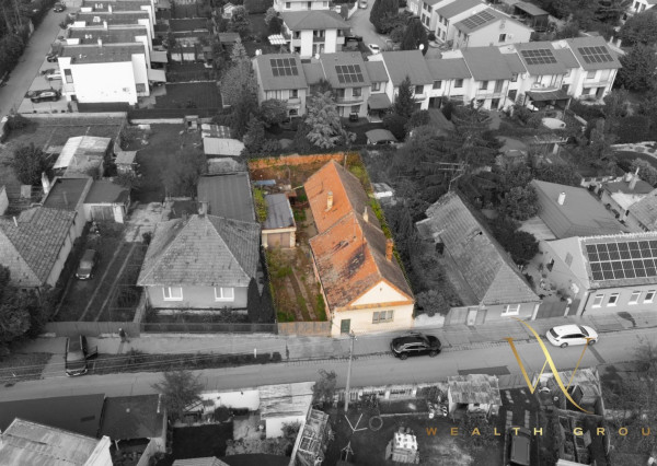 REZERVOVANÉ Pozemok so starším rodinným domom priamo v centre mesta Senec na predaj