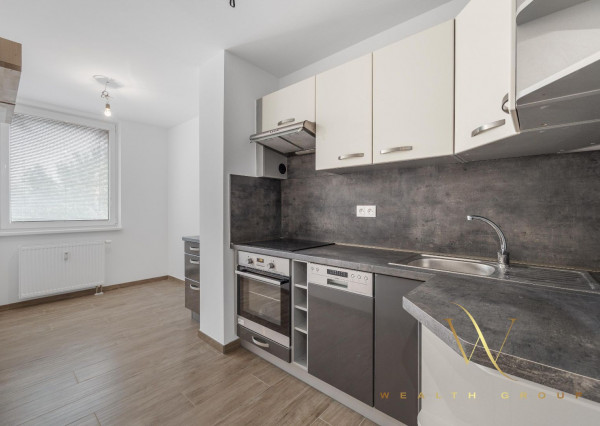 Priestranný veľkometrážny 3-izbový byt po kompletnej rekonštrukcii na predaj, Vigľašská ulica-Petržalka