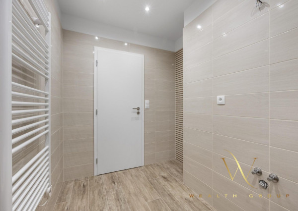 Priestranný veľkometrážny 3-izbový byt po kompletnej rekonštrukcii na predaj, Vigľašská ulica-Petržalka