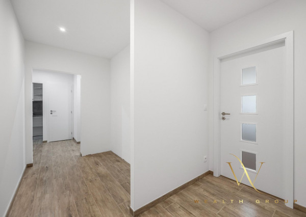 Priestranný veľkometrážny 3-izbový byt po kompletnej rekonštrukcii na predaj, Vigľašská ulica-Petržalka