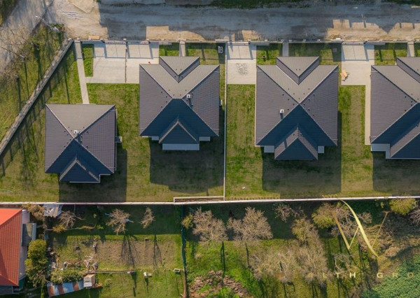 Kvetoslavov, okr. DS – na predaj samostatná NOVOSTAVBA 4 izbového, tehlového RD – bungalov v súkromnej ulici, len 15 min. od Bratislavy