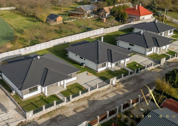 Kvetoslavov, okr. DS – na predaj samostatná NOVOSTAVBA 4 izbového, tehlového RD – bungalov v súkromnej ulici, len 15 min. od Bratislavy
