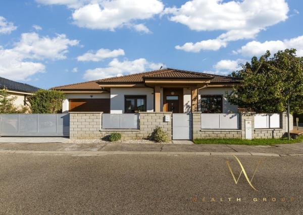 Senec, časť Malý Biel – na predaj nízkoenergetický, 4 izbový murovaný rodinný dom ul. Bazová