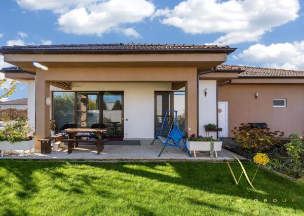 Senec, časť Malý Biel – na predaj nízkoenergetický, 4 izbový murovaný rodinný dom ul. Bazová