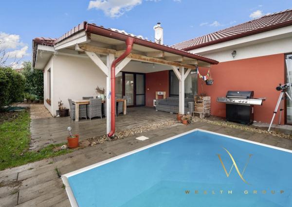 PREDANÝ - Wealth Group ponúka exkluzívne na predaj 4 izbový rodinný dom s bazénom, Kráľova pri Senci, časť Bodov