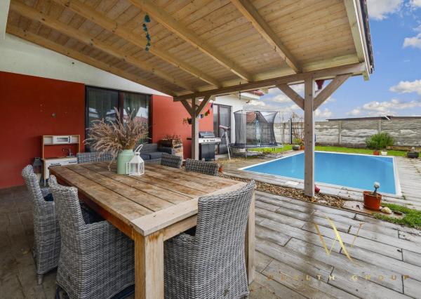 PREDANÝ - Wealth Group ponúka exkluzívne na predaj 4 izbový rodinný dom s bazénom, Kráľova pri Senci, časť Bodov