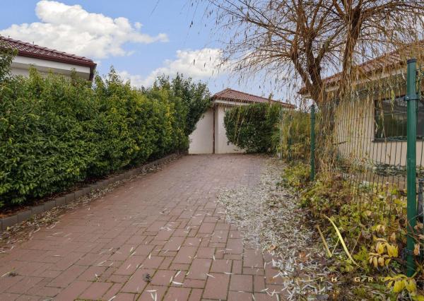 PREDANÝ - Wealth Group ponúka exkluzívne na predaj 4 izbový rodinný dom s bazénom, Kráľova pri Senci, časť Bodov