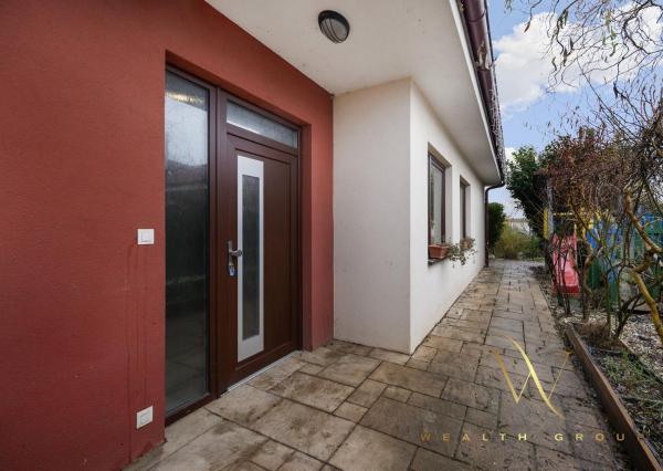 PREDANÝ - Wealth Group ponúka exkluzívne na predaj 4 izbový rodinný dom s bazénom, Kráľova pri Senci, časť Bodov