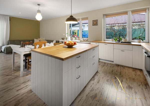 PREDANÝ - Wealth Group ponúka exkluzívne na predaj 4 izbový rodinný dom s bazénom, Kráľova pri Senci, časť Bodov