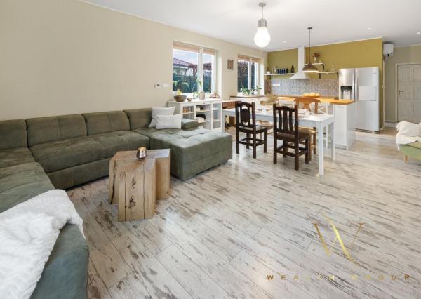 PREDANÝ - Wealth Group ponúka exkluzívne na predaj 4 izbový rodinný dom s bazénom, Kráľova pri Senci, časť Bodov