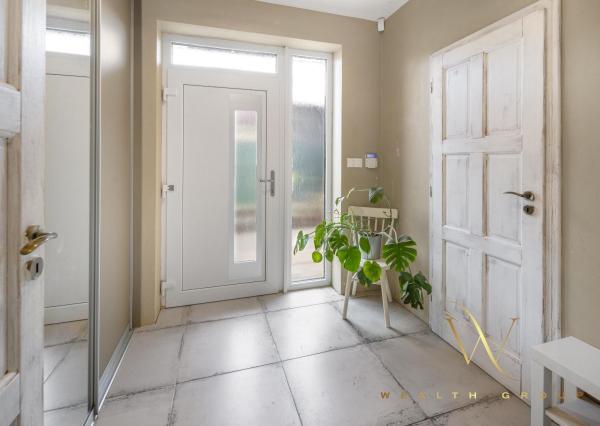 PREDANÝ - Wealth Group ponúka exkluzívne na predaj 4 izbový rodinný dom s bazénom, Kráľova pri Senci, časť Bodov