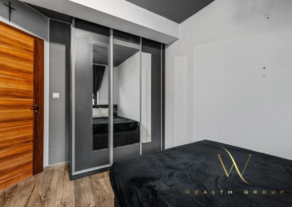 Wealth Group ponúka exkluzívne na predaj 4 - izbový tehlový byt v Senci s dvoma parkovacími státiami, v blízkosti školy a škôlky, s vlastným kúrením, kompletne zariadený s pozemkom 49 m2