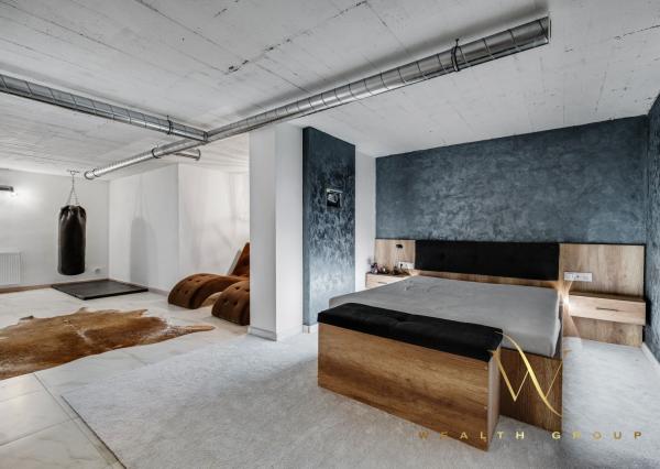 Wealth Group ponúka exkluzívne na predaj 4 - izbový tehlový byt v Senci s dvoma parkovacími státiami, v blízkosti školy a škôlky, s vlastným kúrením, kompletne zariadený s pozemkom 49 m2