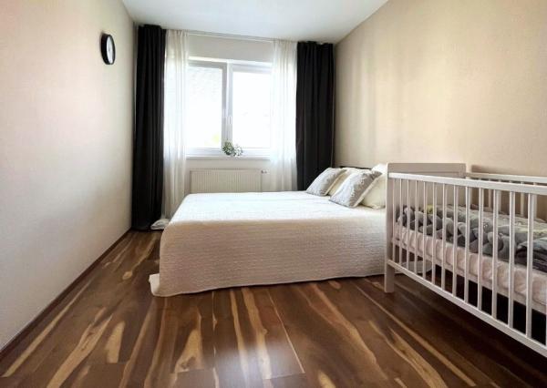 REZERVOVANÉ Na PREDAJ výborne dispozične riešený, tehlový 3 izbový byt, Koceľova, Slovenský Grob