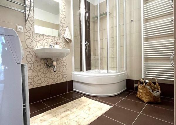 REZERVOVANÉ Na PREDAJ výborne dispozične riešený, tehlový 3 izbový byt, Koceľova, Slovenský Grob